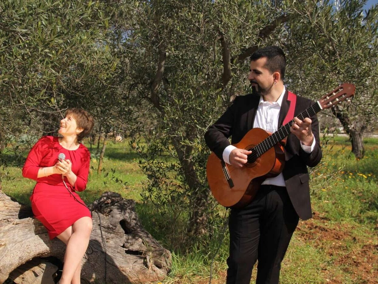 Twins Twice, live wedding music duo in Puglia